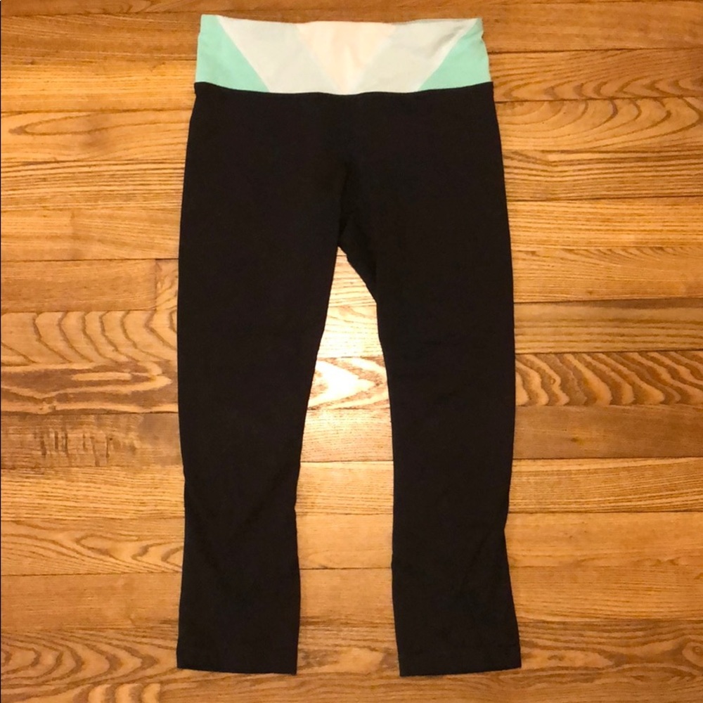 Lululemon running crops